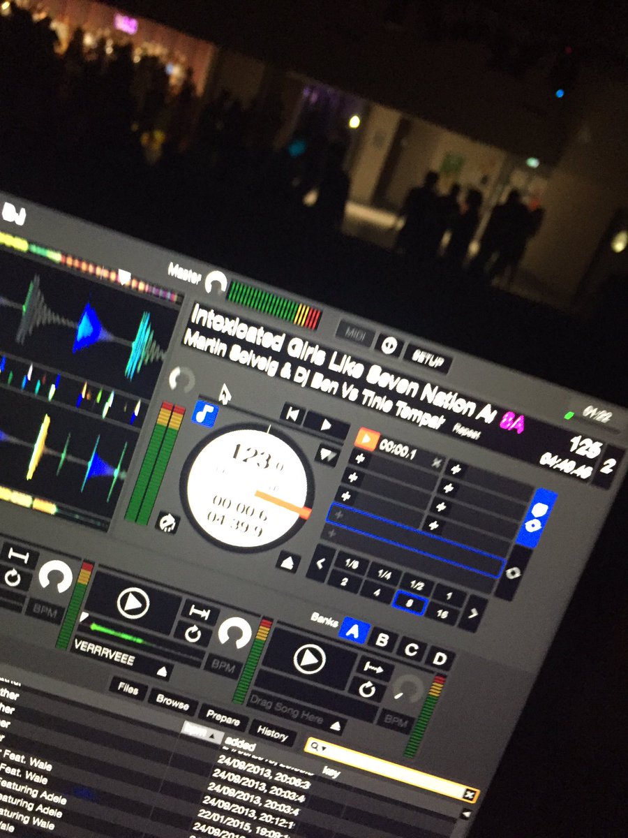 DJ_Baxter's tweet photo. Every gig has to have some @Discosid #staffsrefresh https://t.co/RfElBPhqKF