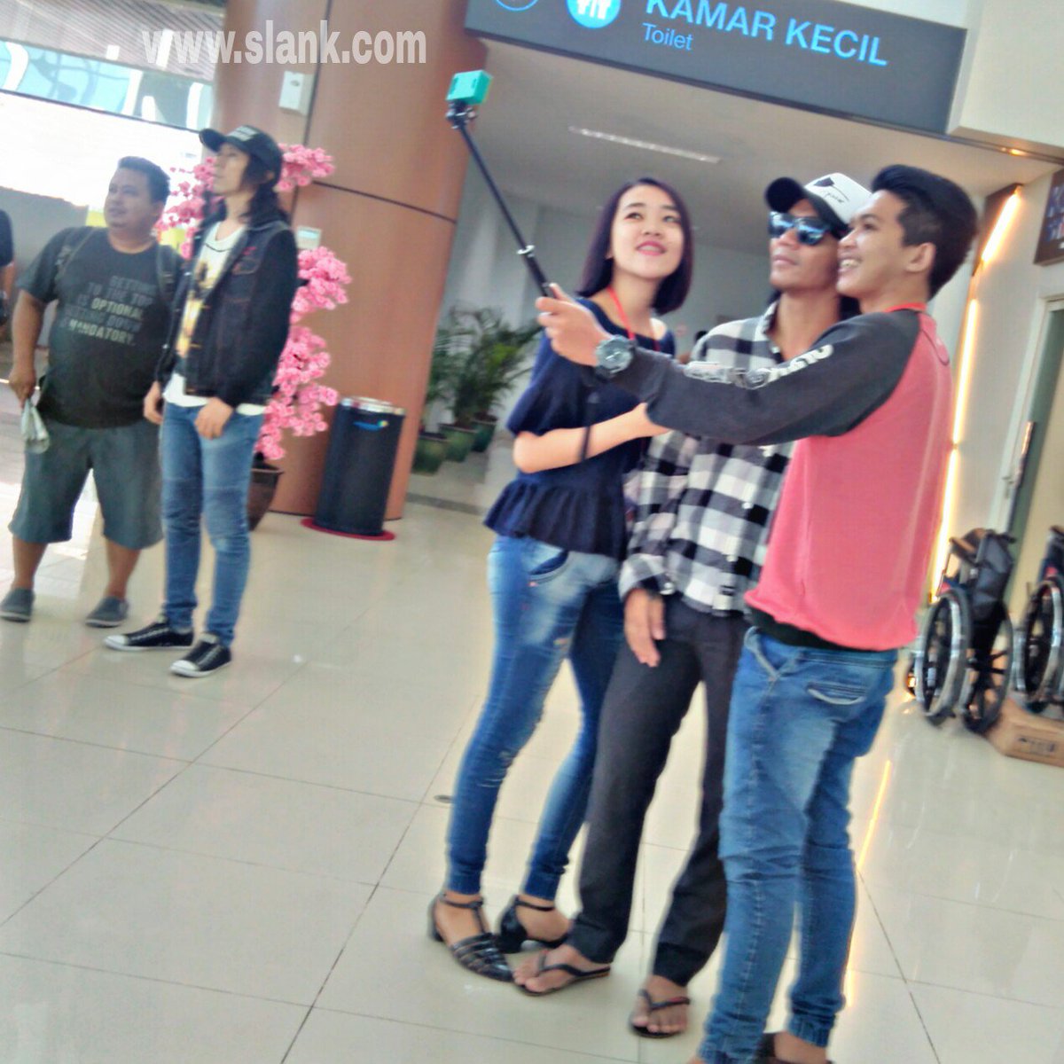 Baru saja mendarat di Pontianak! Sampai jumpa di Halaman Rumah Adat Radakng NANTI MALAM! Kita #ngeSlankRameRame