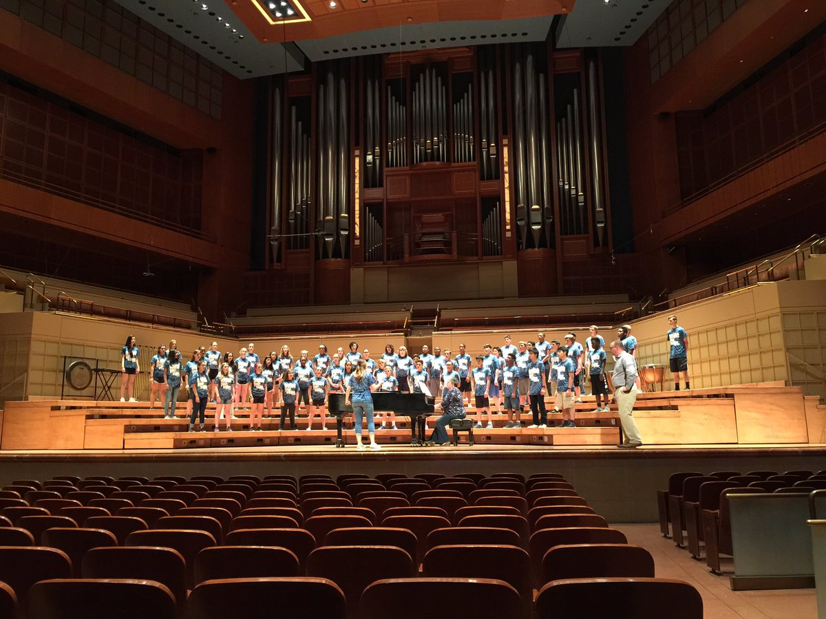 Memorable day for the Mustang Mixed Choir. Superior ratings and Best in Class! <a href="/FMSMustangs/">FMS</a> #springinthepark