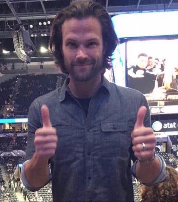 DebbiBach's tweet photo. Happy tgiFriday! #Pantipocalypse #AKF #GoodbyeRobbie https://t.co/OA6YyLB83a