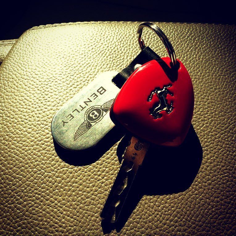 OnlyFerrariPics's tweet photo. Weekend whip prepping for a nosleepsession!! #ferrari #bentley #f430 #fastcar #latina #nosleepsession #partylife #l⦠https://t.co/fnngJPp3Oi