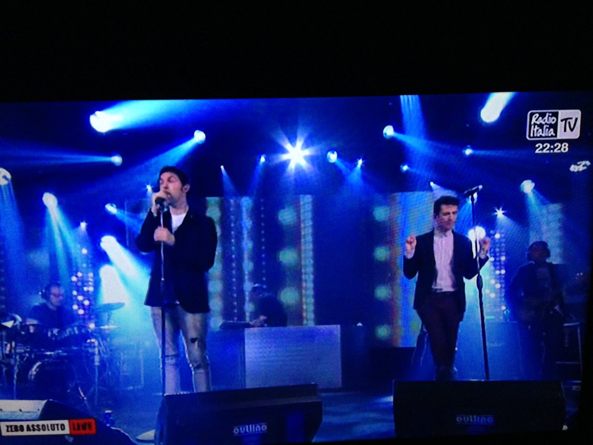 GiovanniVerdoli's tweet photo. Bellissima puntata di #RadioItaliaLive con gli @zeroassoluto su @RadioItalia TV! 🎶🎸👏🏻#ZeroAssolutoRadioItaliaLive https://t.co/vCxIZldSHM