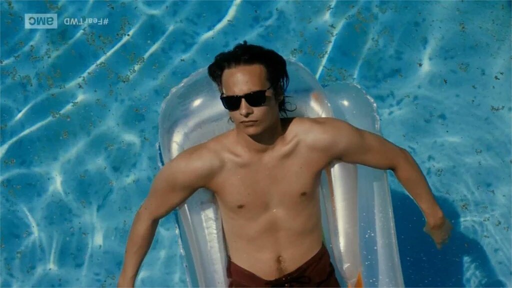 AllRedMandy's tweet image. So ladies who's hotter 1 2 3 4 my answer is 1 btw