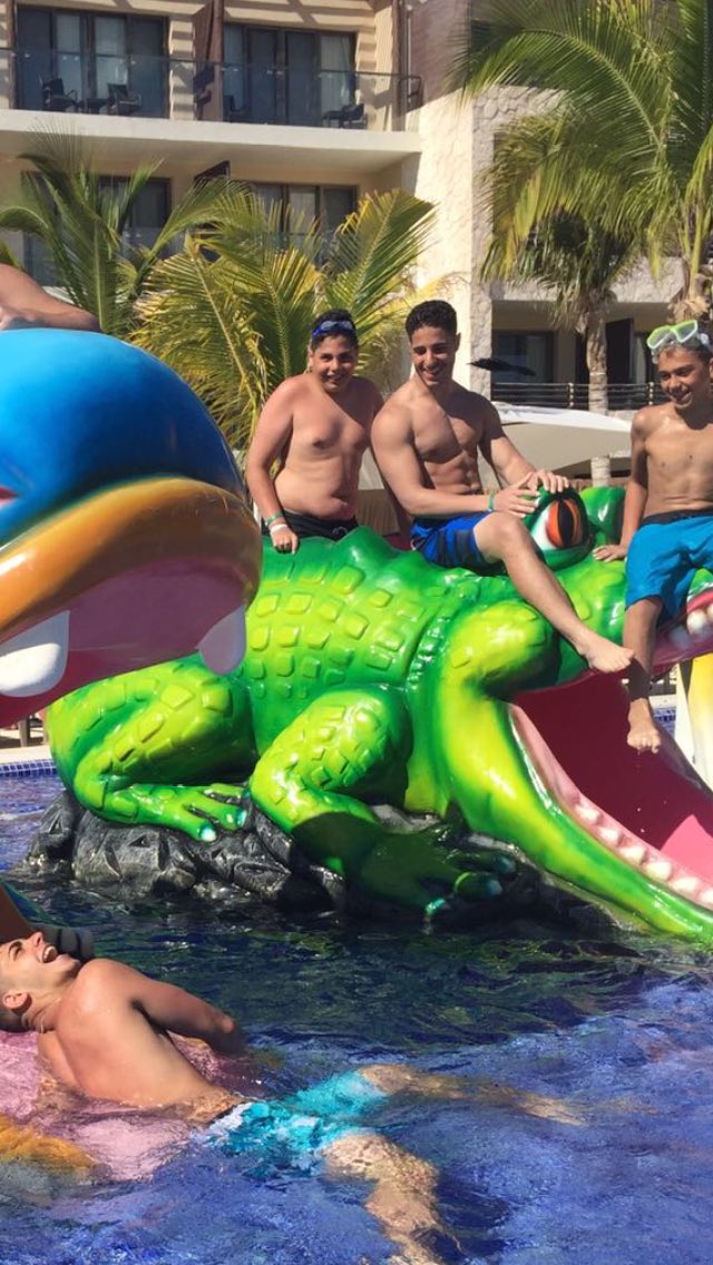 haysamhamid's tweet photo. Always a kid😂 #Mexico2k16 https://t.co/sPBAvqRT7p