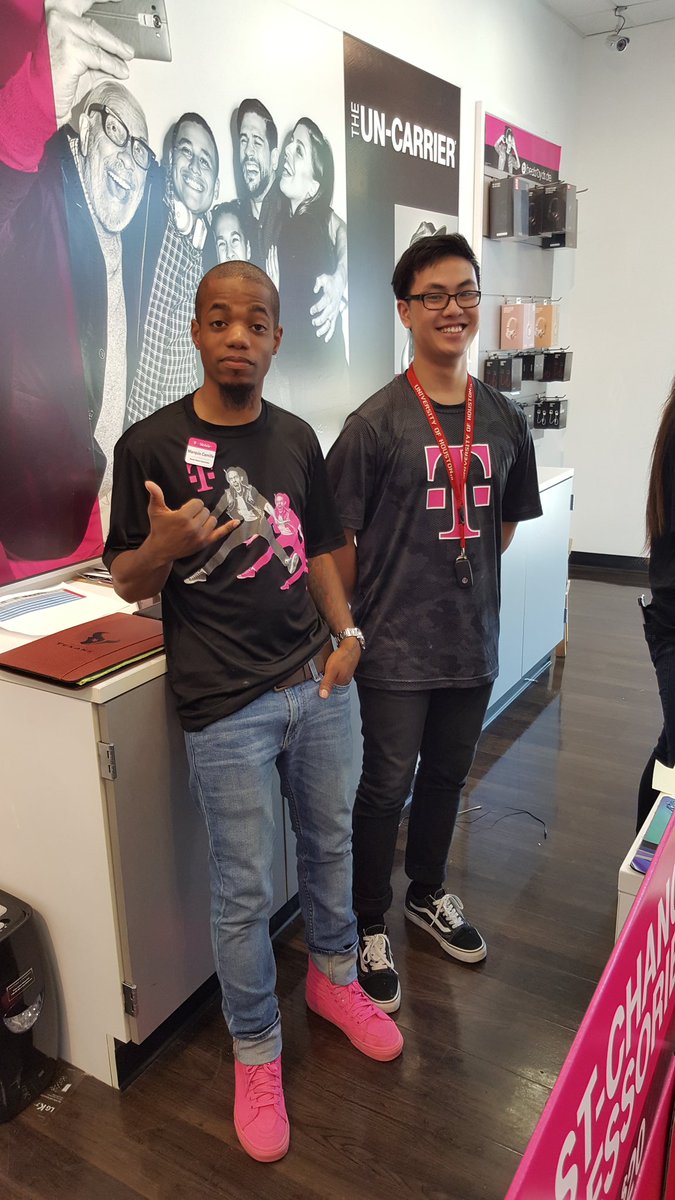 NXTLvLSmartHome's tweet image. This duo killed it last month with @TMobileAtWork #ShoeGame #wireless #techboys #KCI