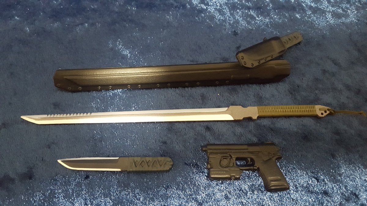 メディコムトイのRAHのメタルギアソリッド4版の雷電。箱も豪華で