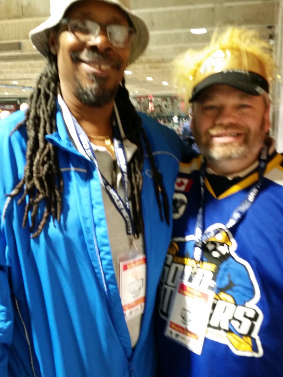 KLGoldMiners's tweet photo. Mr GoldenHawk/GoldMiner &amp; yours truly #twitterdude https://t.co/k22PBHQVeo