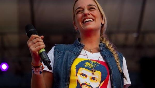 NTN24ve's tweet image. Tintori inicia en Miami campaña recogida de insumos médicos para Venezuela bit.ly/24zobsR