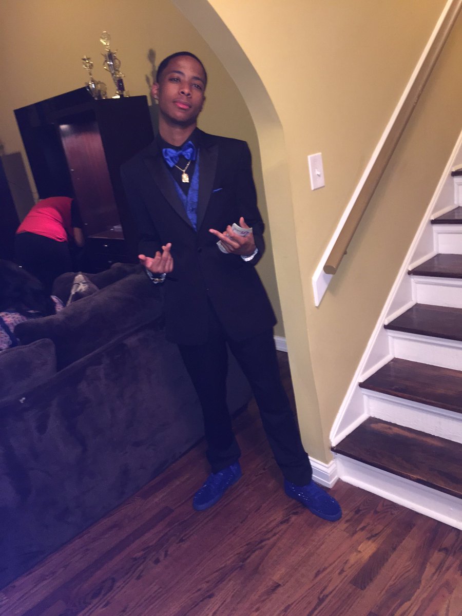 GranCinco's tweet photo. I Just Splashed On Em 💦🌀⛄️♨️💸‼️ #ItEndsWithTheWIND #Prom2k16 https://t.co/cG8gC8N5G6