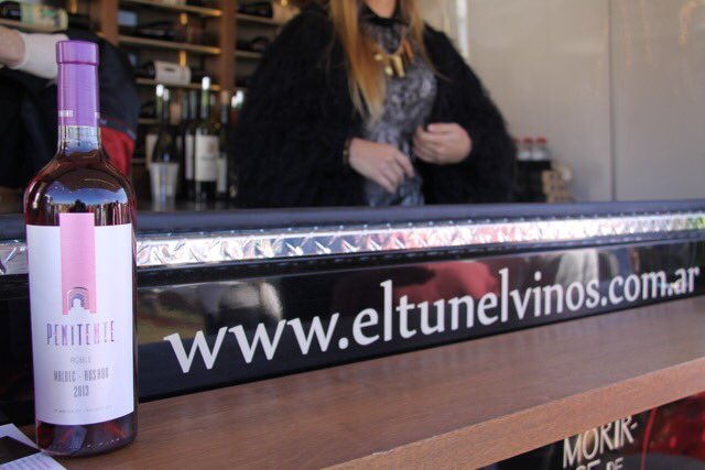 eltunelvinos's tweet photo. Gracias @CavasLaCapilla por habernos acompañado con su Penitente Rose Malbec a nuestra carta del WineTruck https://t.co/XxWPay5gCD