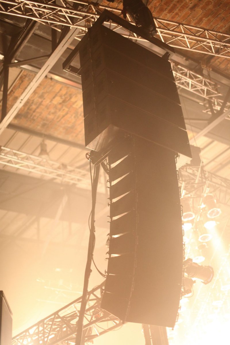 Line Array: Vantagens e Desvantagens
O sistema de som line array é amplamente  ...
adf.ly/1a7RqI