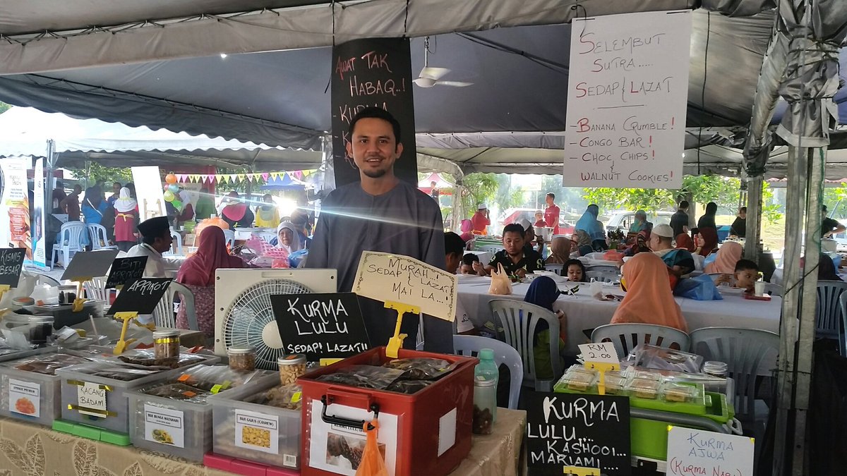 NabilAizat's tweet photo. Stall Bang Beyl's & Pak Cik Man 'Awat Tak Habaq?!' 😁😁 #bangbeyls #rnb #harikeluarga #masjidalmukminun #usj2 https://t.co/I2b8iGIrgk