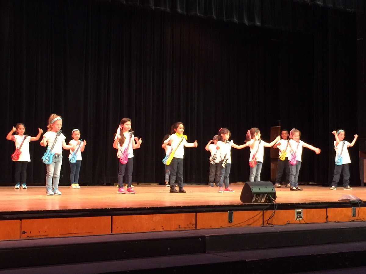 mrsjankowicz's tweet photo. The kindergarteners did a great job in the talent show!! https://t.co/ZlxJ1DKAbL