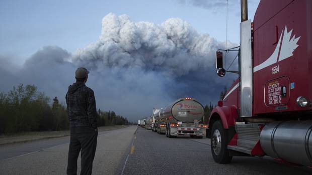 globeandmail's tweet photo. Already ailing, Alberta’s economy is dealt a hammer blow https://t.co/g8zYXzXNcG From @GlobeBusiness #FortMacFire https://t.co/EpXeSq6yah