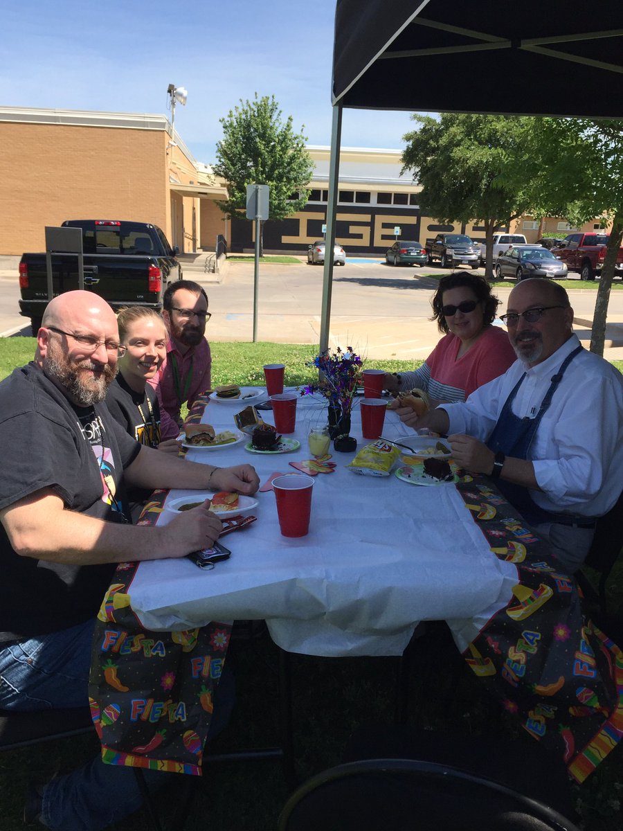AhnaSGomez's tweet photo. Truly appreciate all the staff and students @IrvingHigh for all your hard work this testing week! #TigerNation https://t.co/1x8khtgHc6