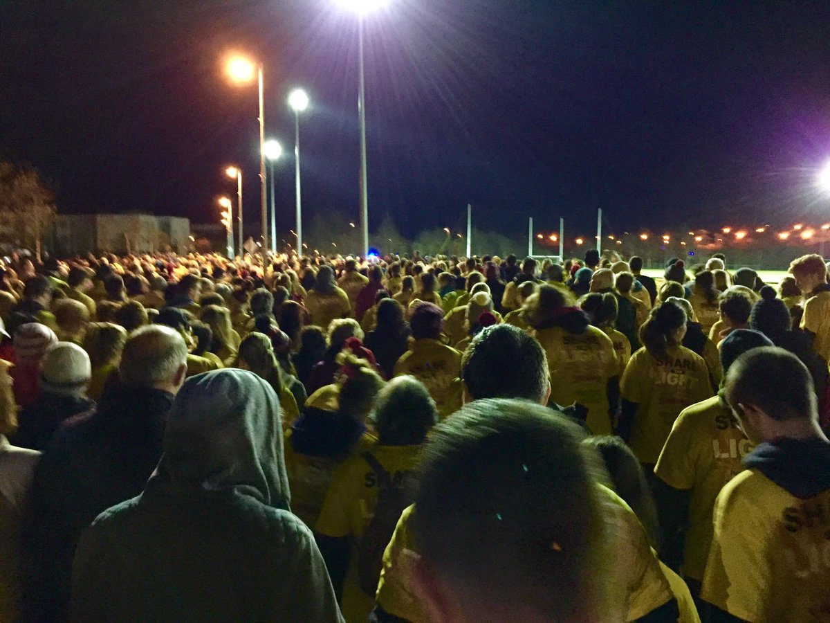 lolamontezsligo's tweet photo. A sea of yellow in Sligo tonight for Pieta house 🙏🏻 What a turnout. Now for beauty sleep 💤 Love Lola 💋 https://t.co/tDqj3dDO5y