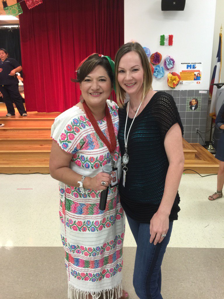 La_Flor's tweet photo. Had a great time celebrating #CincoDeMayo   @RESDualLang with Jennifer Herrera https://t.co/6RsWPJMOa9