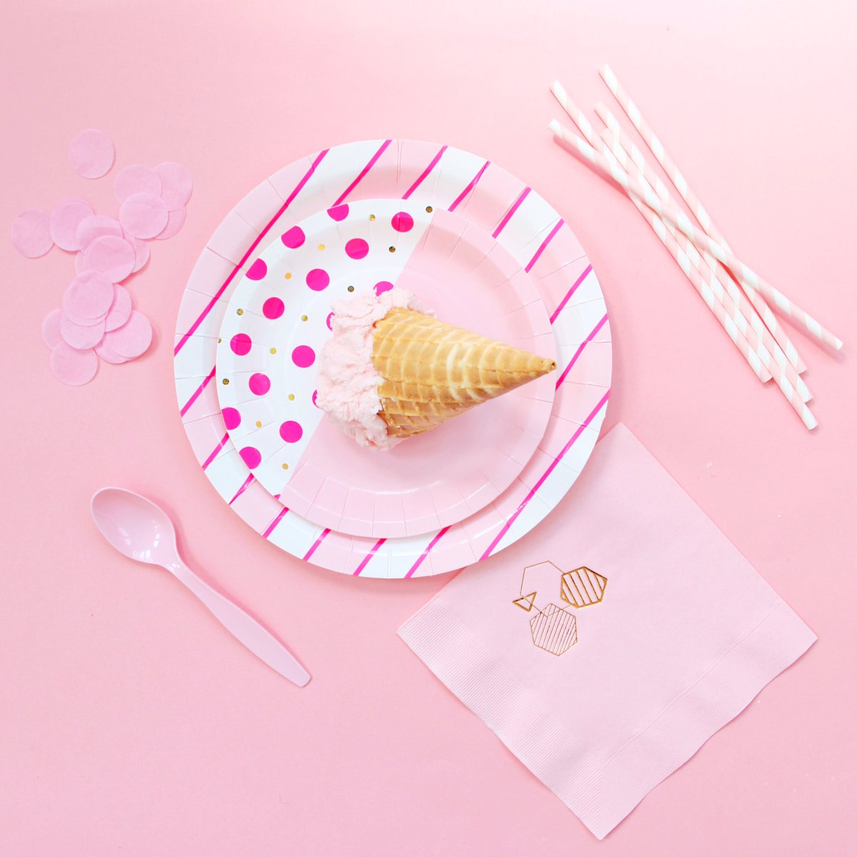 Ice cream photo shoots are the best because I have a legit excuse to eat lots of ice cream before it makes a mess.🍦