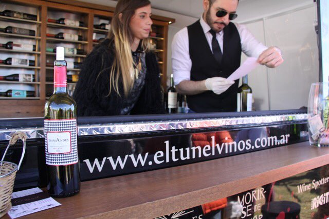 eltunelvinos's tweet photo. Graciaa @LucianoRudman #BodegaDiamandes por acompañarnos con su fantastico Malbec en la carta de nuestro WineTruck https://t.co/iwF2Uw7lL1