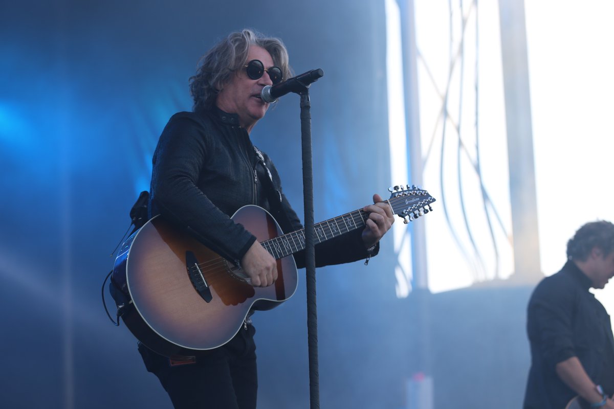 16MrClean's tweet photo. Collective Soul RUUUUULLLLLLEEEEZZZZZZZZZZZ! #axsRebellion https://t.co/G66RDldJsx