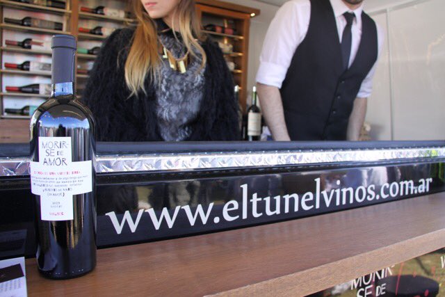 eltunelvinos's tweet photo. Gracias @MorirseDeAmor por sumar su arte a la carta de vinos de nuestro WineTruck https://t.co/NC07WQE0Rl