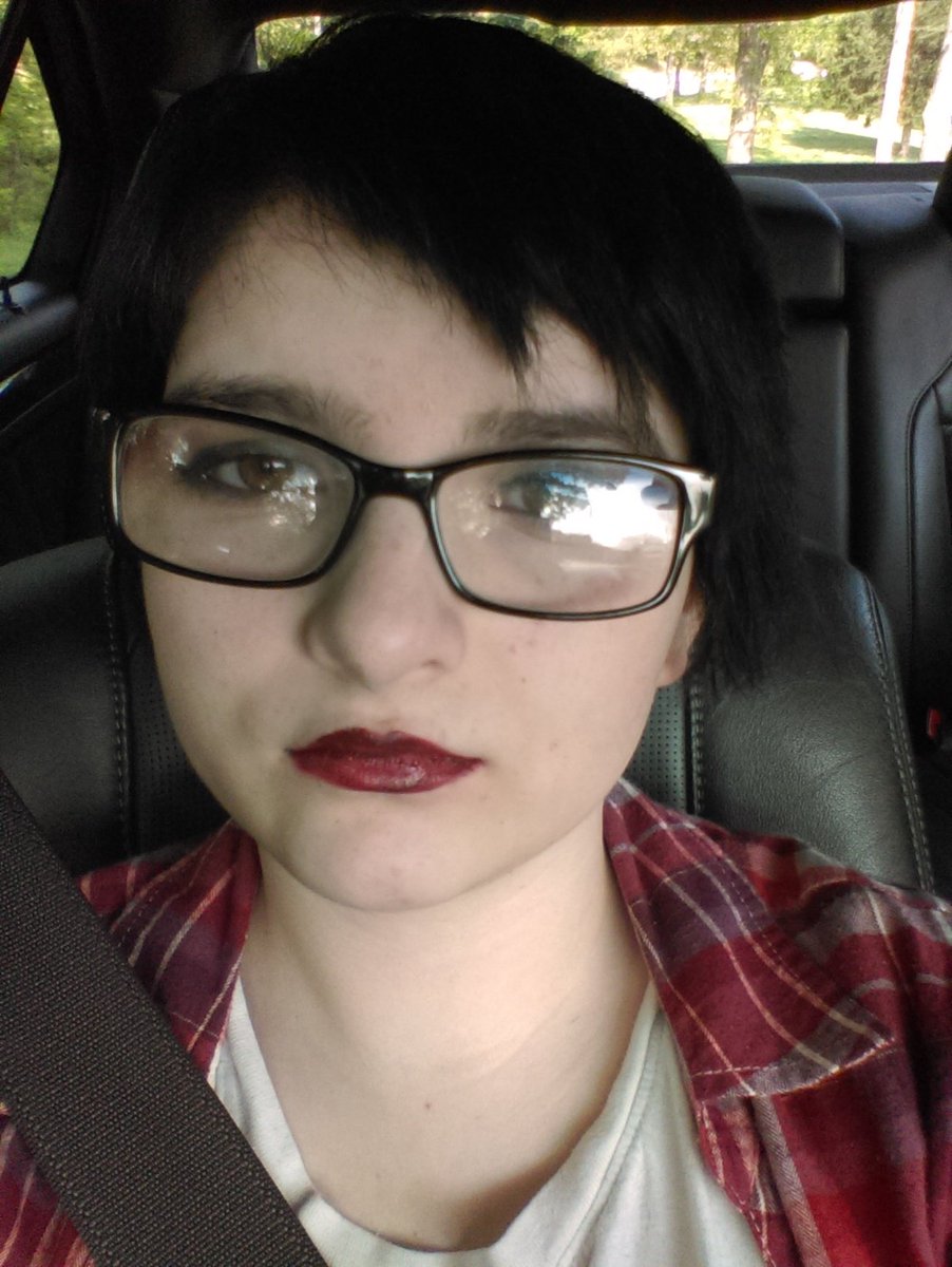 Remembering_Us's tweet photo. Got a hair cut yesterday. It's so short! I've always had long hair so this is a huge change. https://t.co/cQKydRm24e