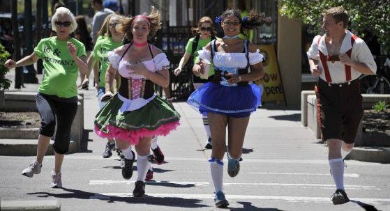 UrbanBeerHunt's tweet photo. Don't walk - Run, to snag $15 off with Early Bird Tickets.  #SanAntonioUrbanBeerHunt https://t.co/Lq8PkJQnvZ https://t.co/uABuBxca2d