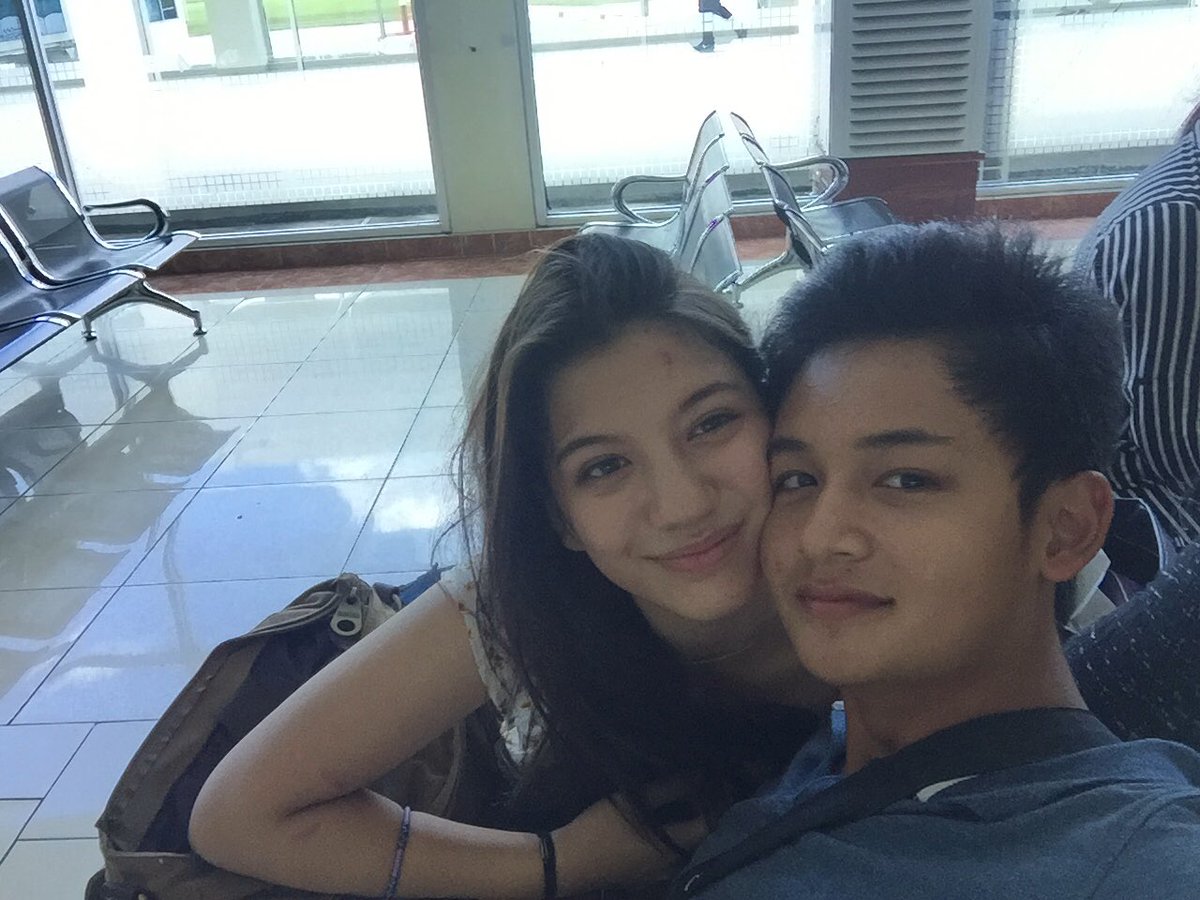 cassandrasleee's tweet photo. Doain kita ya lagi di Bandar Udara Kendari waiting to fly to Wakatobi wait for the update yaaaa https://t.co/bqVnLeevCn