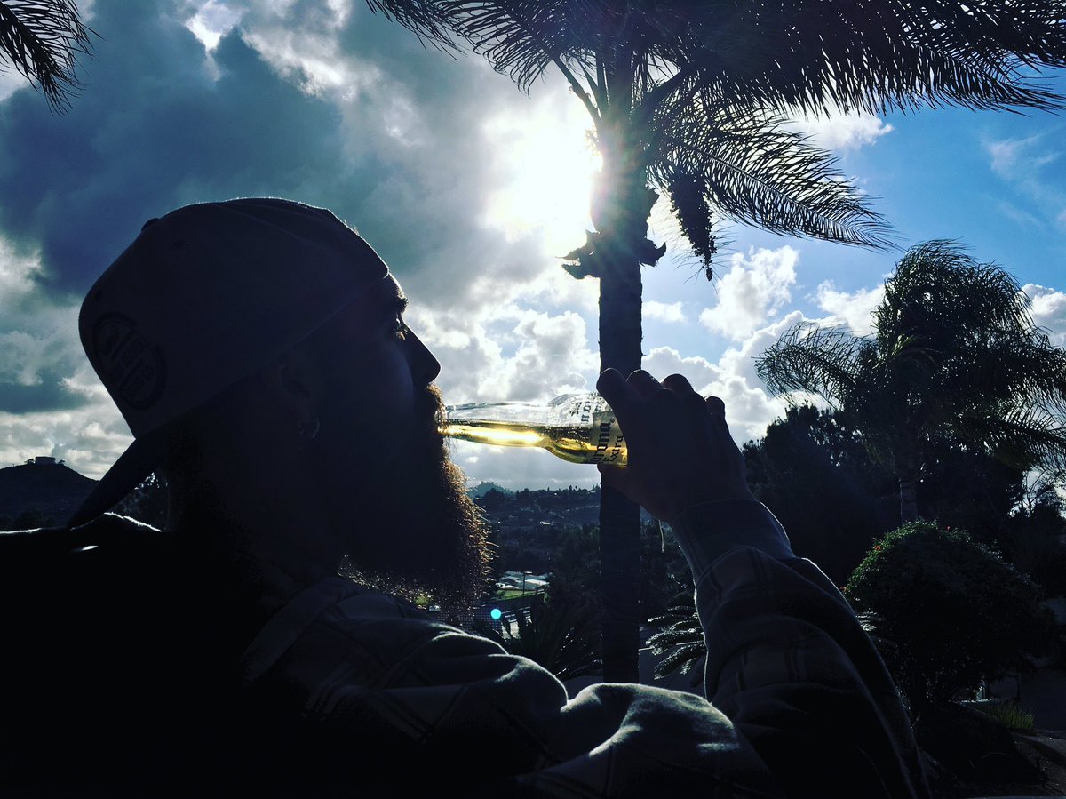 fbbeardco's tweet image. Beard and brew pic of the day #beard #beer #friday
