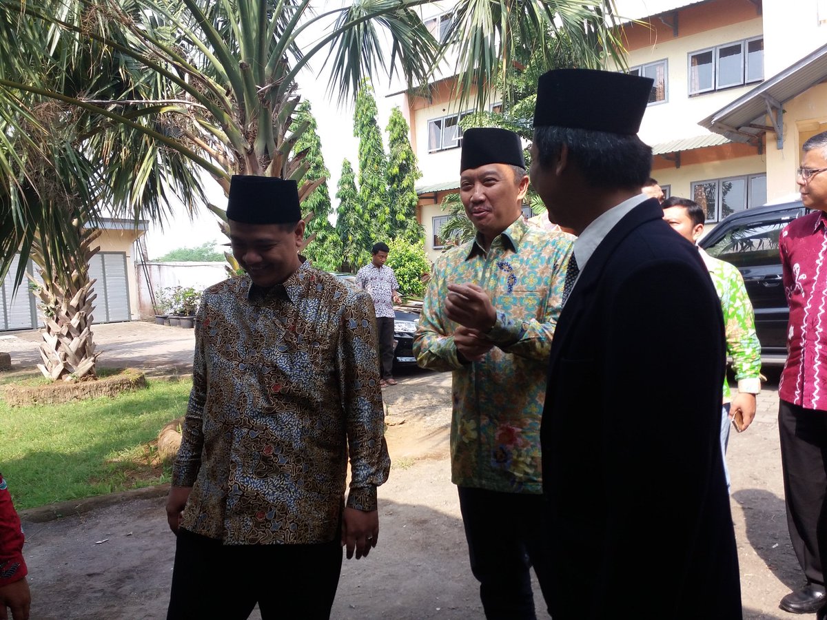 mieftah91's tweet photo. Menyambut kedatangan Menpora di universitas yudharta dalam acara seminar nasional #yudhartanesia #BudayaNusantara https://t.co/EZu9mU34Ro