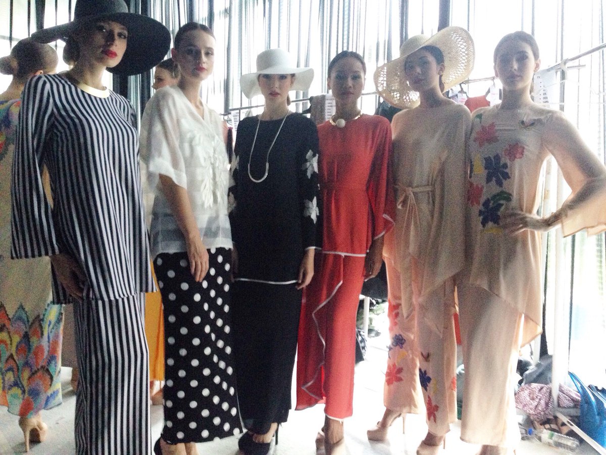 LagunaSydney's tweet photo. #fashion #runway #catwalk #backstage #lineUp #brand #collection #FashionValet #BlackBoxStudio #GayaKoleksiRaya #chic https://t.co/nTtswBhUzk
