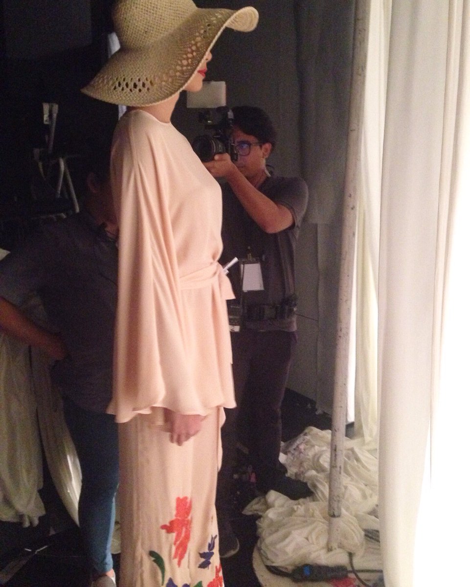 LagunaSydney's tweet photo. #fashion #runway #catwalk #backstage #lineUp #brand #collection #FashionValet #BlackBoxStudio #GayaKoleksiRaya #chic https://t.co/7D3BdQ0Xsx