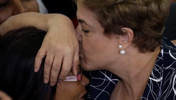 teleSURtv's tweet photo. #Brasil | @dilmabr asegura que crisis fue armada por políticos corruptos | https://t.co/H98bUxJD5a https://t.co/NtbsJPkUNv