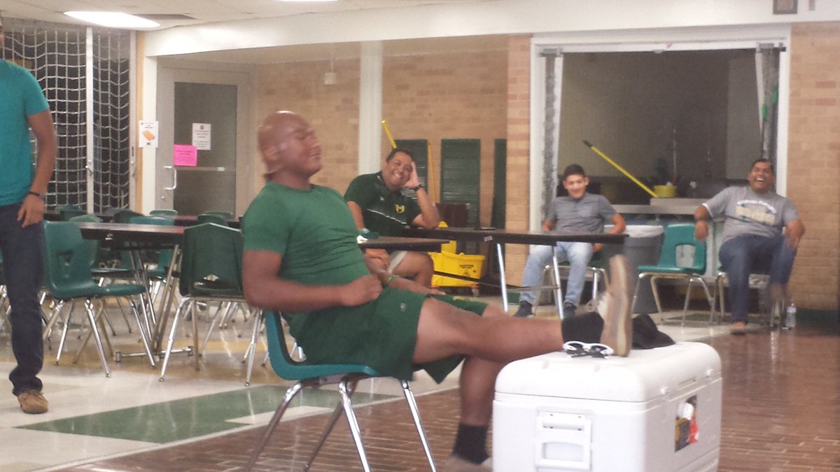 HolmesHuskyFB's tweet photo. Way to end a great week 2 @HolmesHusky_FB #HFND #hopeandvalues https://t.co/x8wKYP5eGM