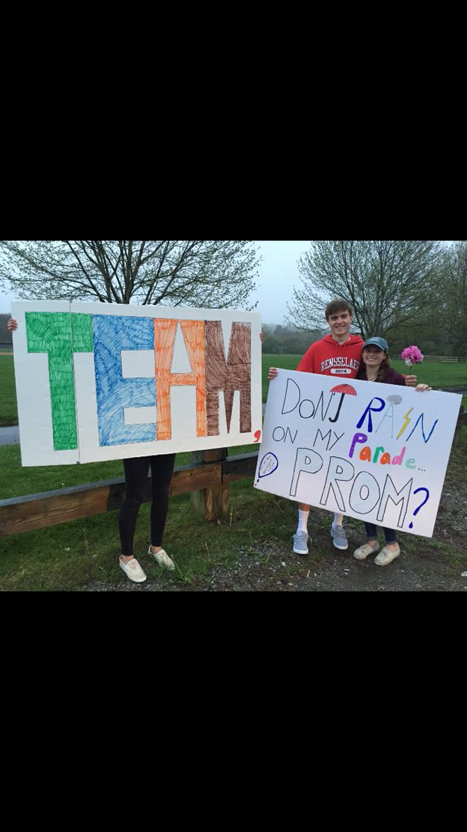 PompPromposals's tweet image. It may be last minute but @laur_ruby didn't let the rain stop her from asking @pelisson19 ! #team