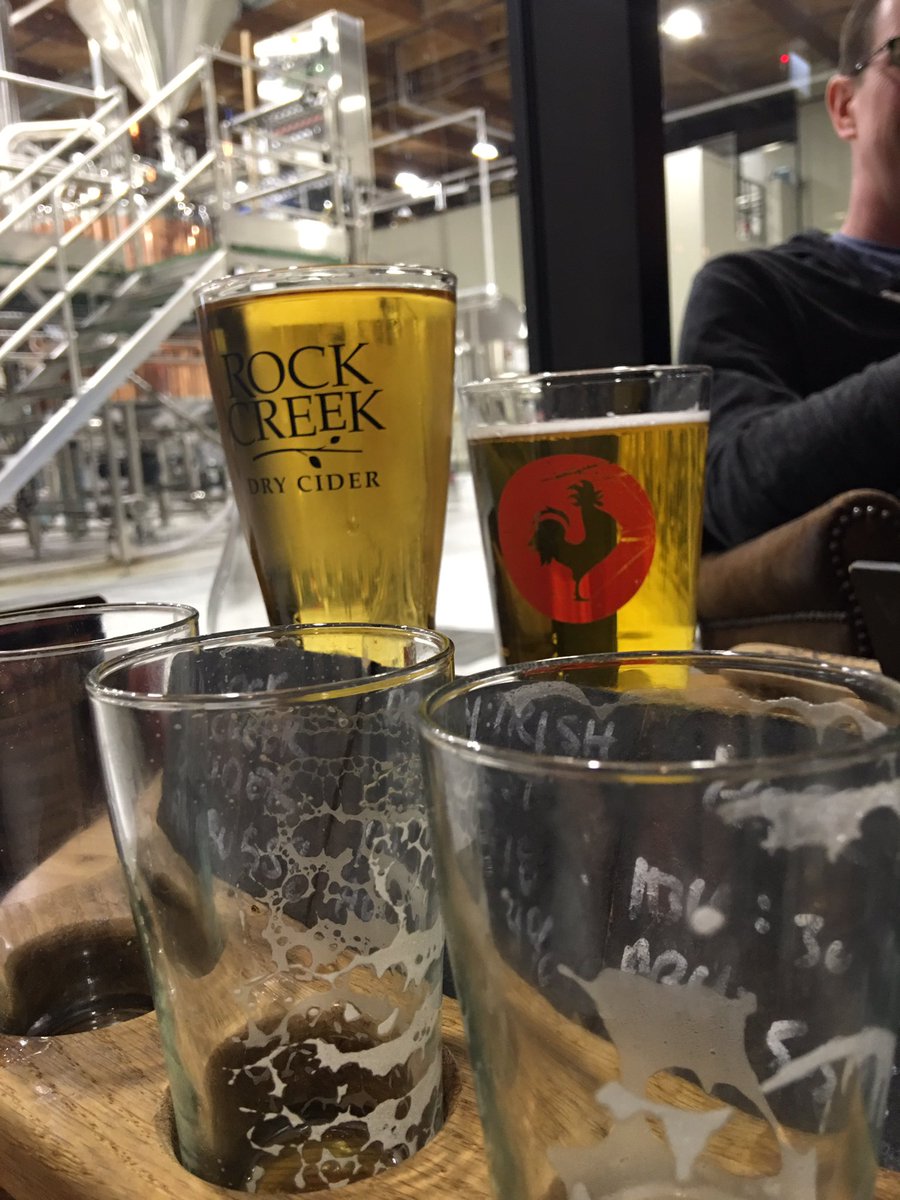 Deeleech's tweet photo. Perfect end to a long week @BigRockUrbanYVR tasting room #drinkbetter #drinklocal @BigRockBrewery https://t.co/3pjPP3piQJ