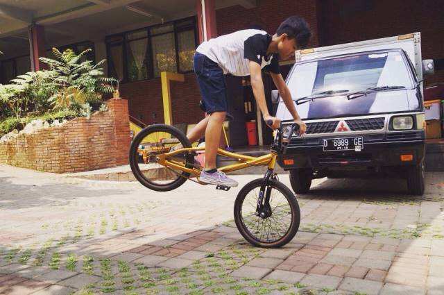 GT bmx frame gold, komponen hitam dicuri dari rumah di cigadung bandung, mohon bantuannya kabari ke 08112106180