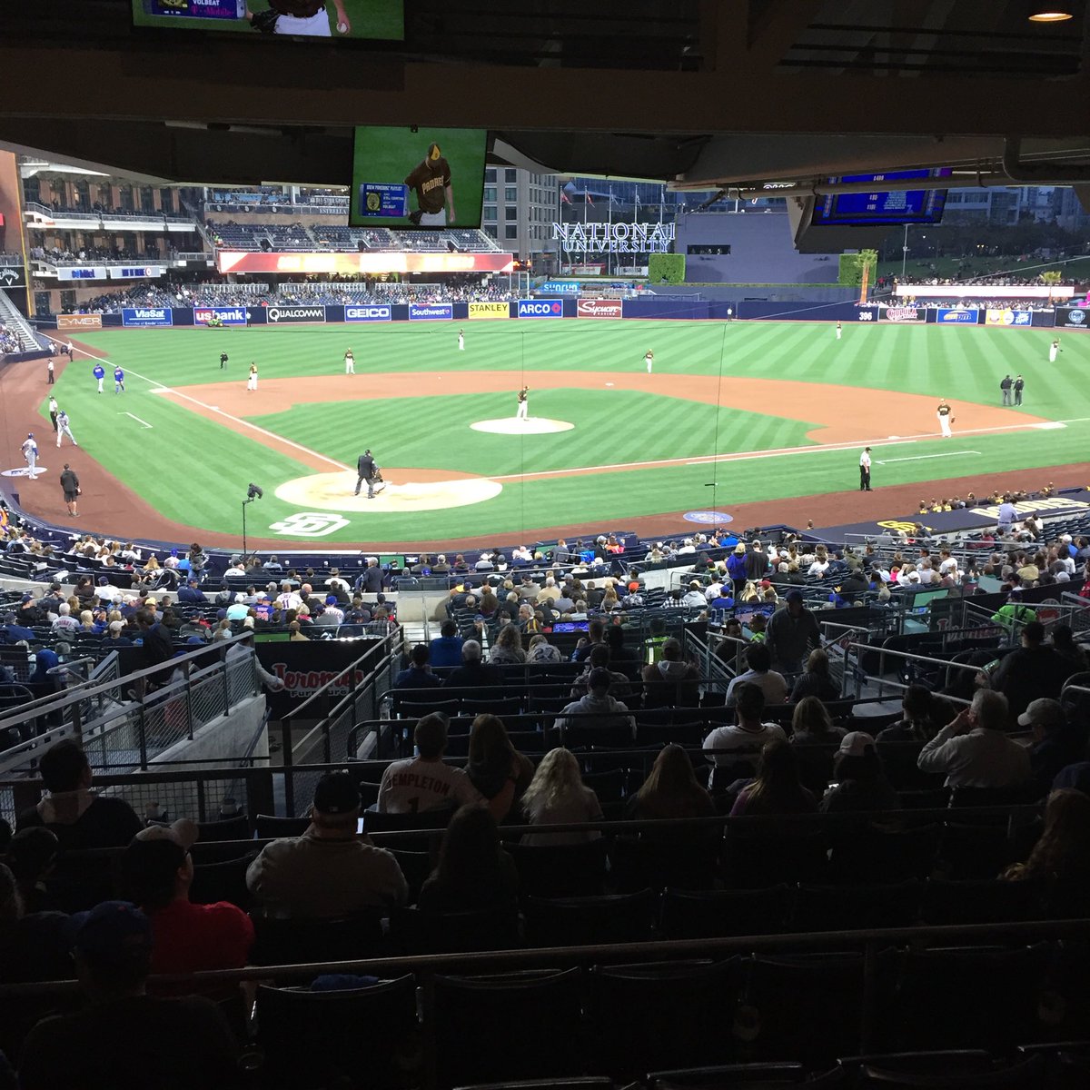 Only one way to watch a baseball game... #boxseats @GUKI_BUZZ @SarahLacyC <a href="/johnmarklacy/">John Lacy</a> <a href="/hansarora/">Hans Arora, MD PhD</a> <a href="/EricKleinMD/">Eric Klein</a>