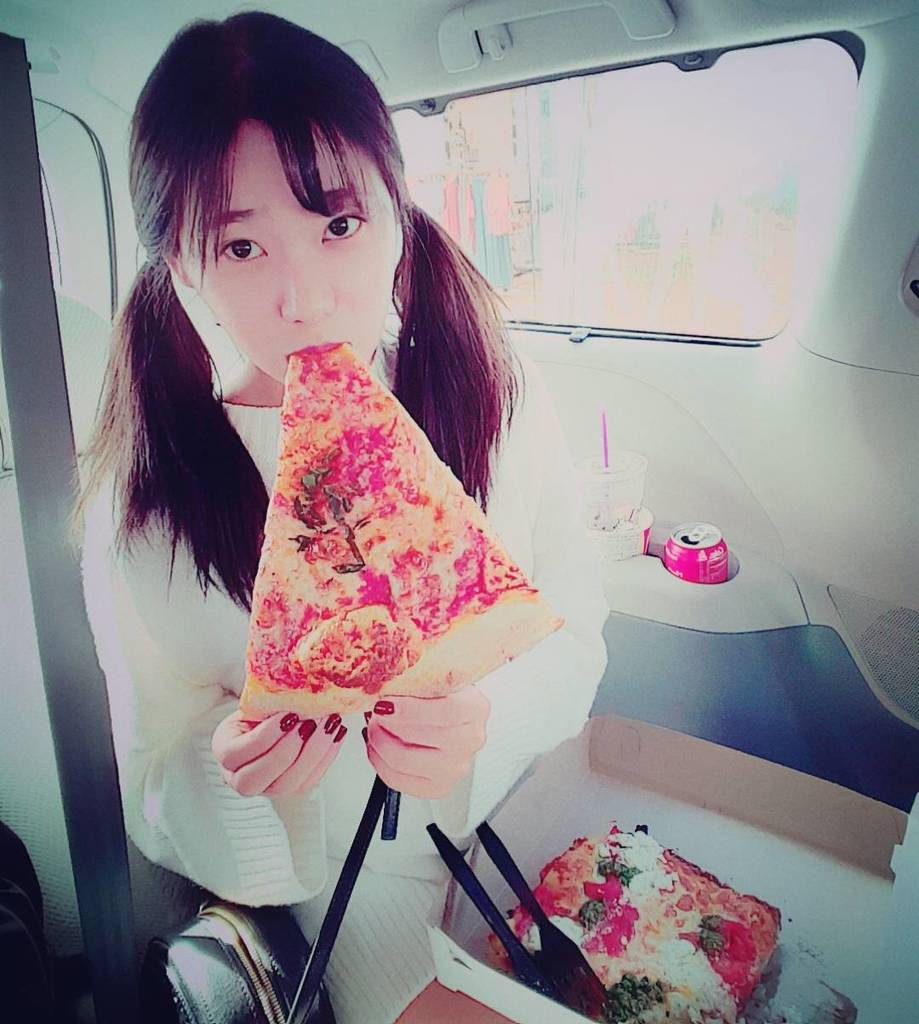 aoastagram's tweet photo. [YUNASTAGRAM] #LA#PRIMEPIZZA#짱크다👍 by yn_s_1230 https://t.co/8k0LnrssTU