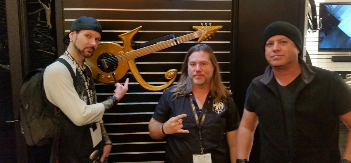 seanlenhoff's tweet photo. @prince @chadszeliga @Schecter_Guitar
@shecterrob
#Prince #princeguitar #singersurfer #Atomflower #Schecterguitars https://t.co/S7hpY8hay5