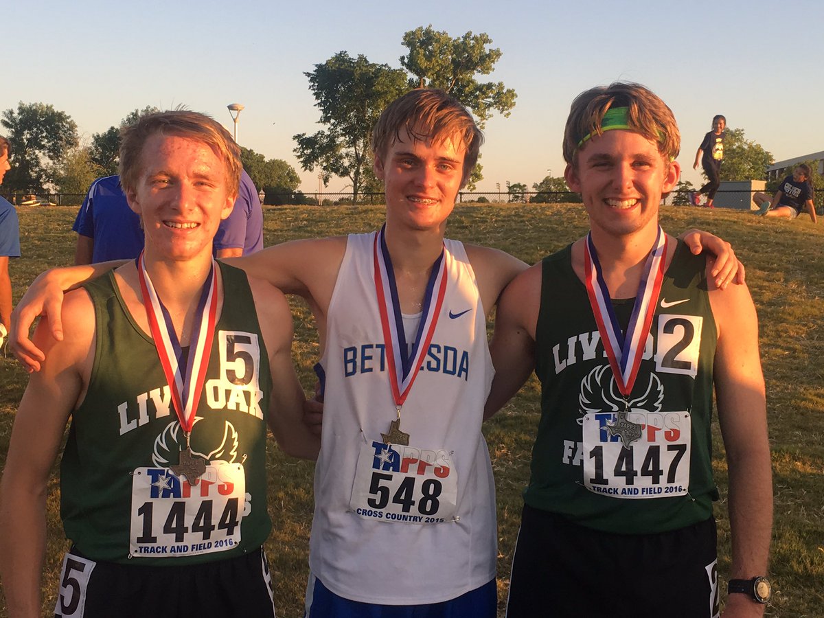 chrisholmes_tx's tweet photo. Top 3 finishers @TAPPSnet 2A 3200. Congrats to Spencer Doyle (center), @ridley_holmes, &amp; @TimtationB   @TXMileSplit https://t.co/PQ46Cp2E1r