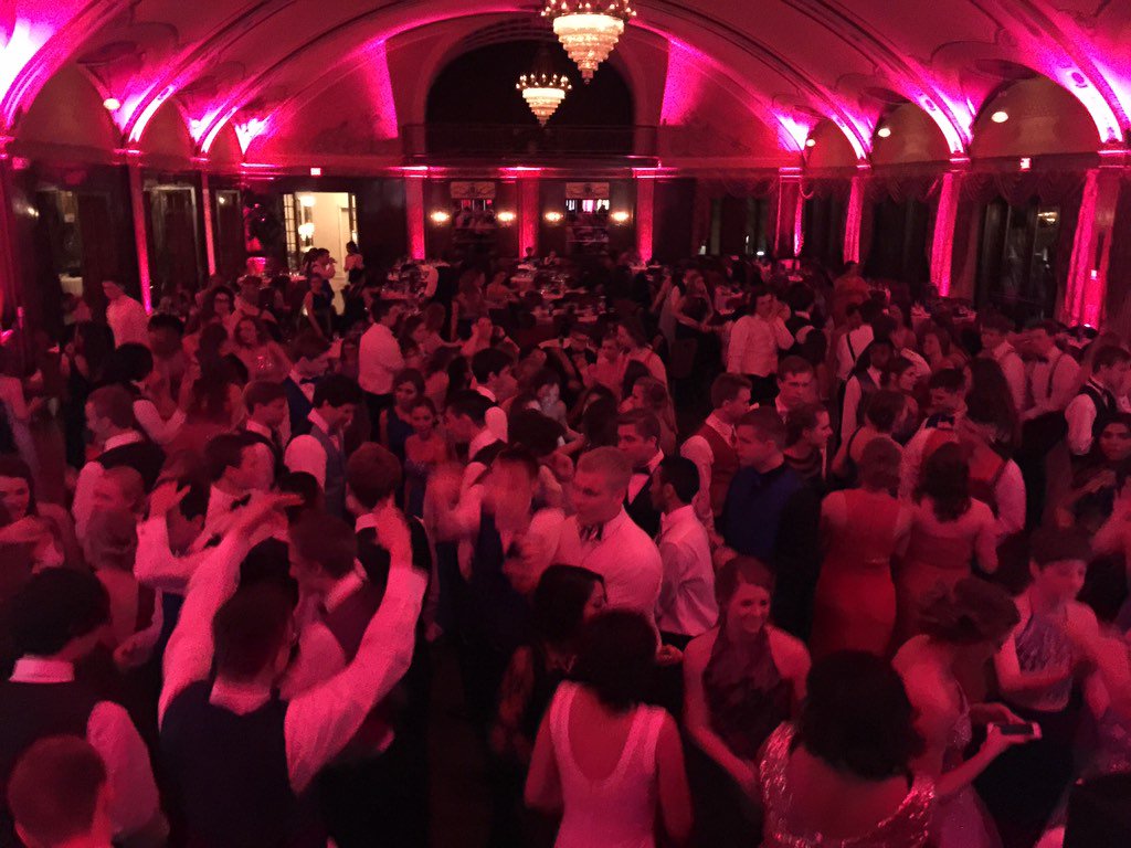 chemqueenKane's tweet image. Congrats to BEHS Prom 2016  King Michael Staff and Queen Alexis Ormsby @BEHS_SDE