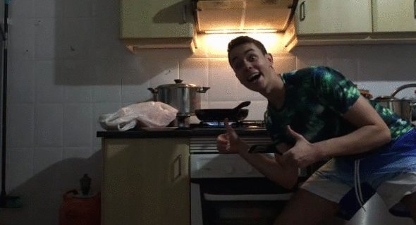 Ampeterby7's tweet photo. Lo normal en la vida es ver a LAS 5 DE LA MAÑANA como @TheGrefgYT SE COCINA UNOS HUEVOS EN SKYPE
...
😂😂 https://t.co/8LDKbiFU8k