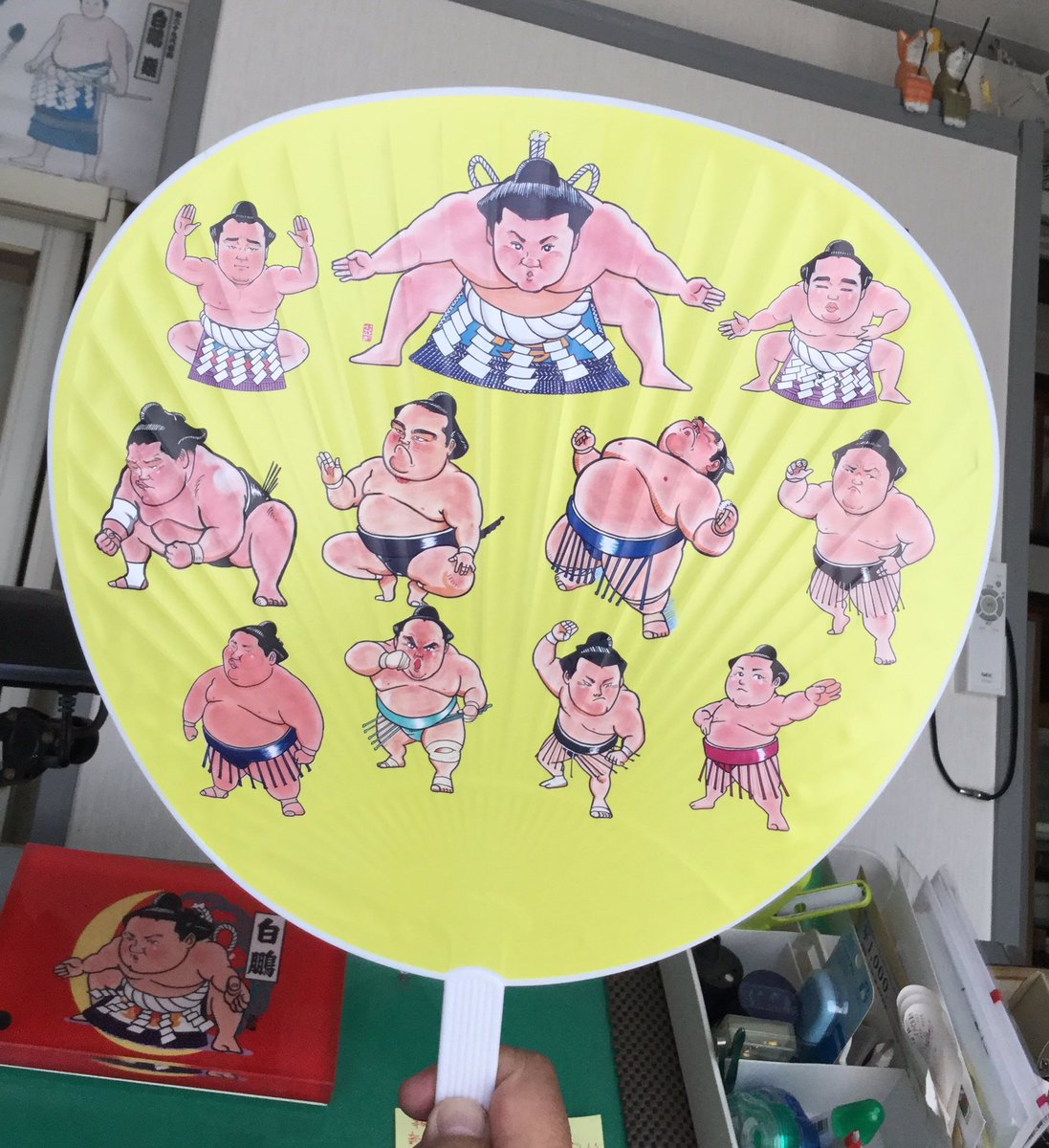 相撲漫画家 琴剣 運営 No Twitter 大相撲ビックうちわ 今年は爽やかなレモン色です O Sumo 五月場所 国技館売店 琴剣グッズ