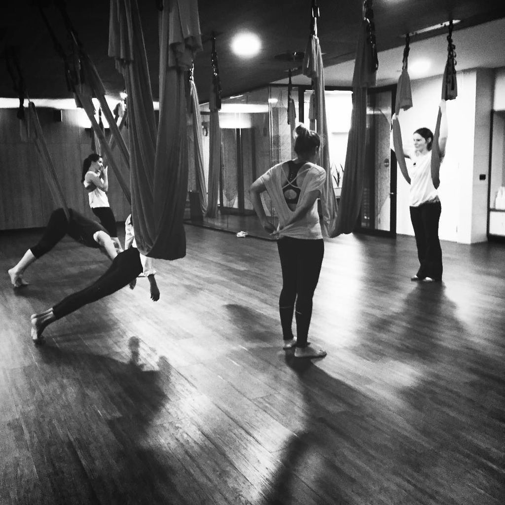 VictoriaAaguila's tweet image. Had to give it a go! #antigravityfitness #ballet #soreeverywhere #flyingfun by snidagram