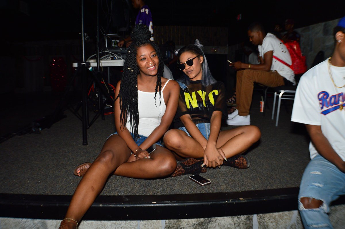 ogsnipe's tweet photo. I aint waisting no time tonight with these pics nigha. Unedited but so what . #y2ktimelineparty2 @HilfigerRich https://t.co/Hwa9WL5cnN