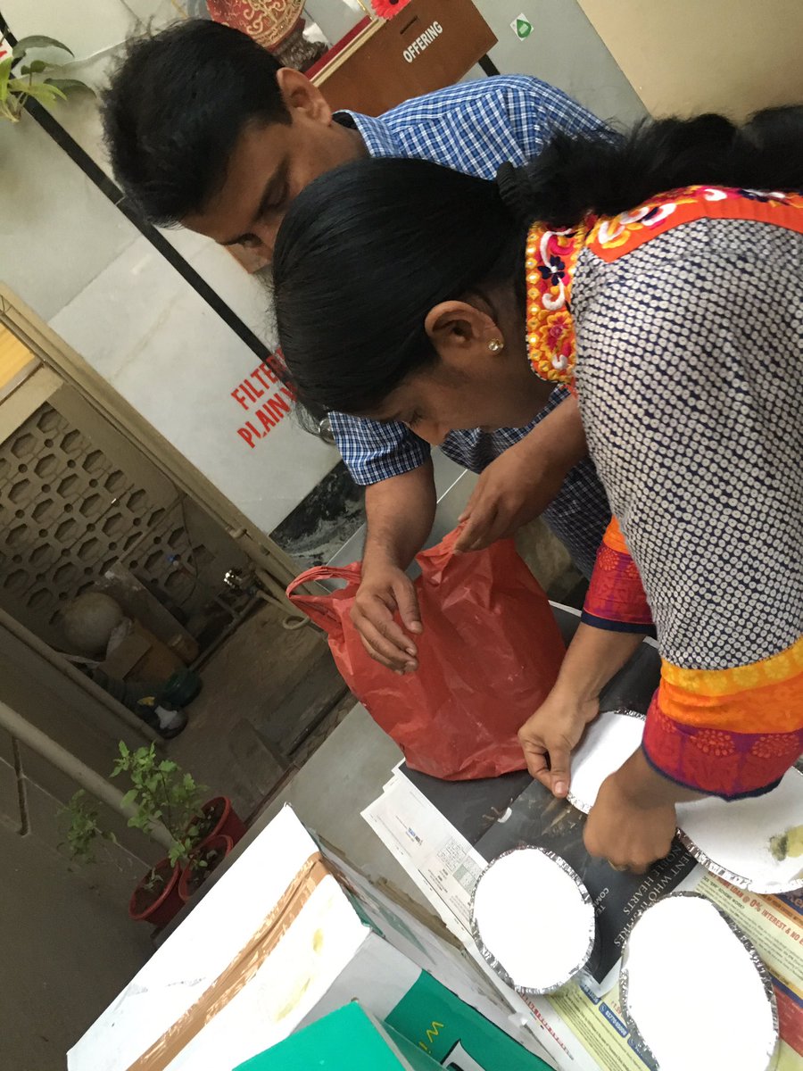 StThomasKalina's tweet photo. Lunch boxes r ready for the needy.

#DayaDaan #Food4hungry #YearofMercy #IndianCatholic #Catholic #Church #Food #GBU https://t.co/XwvUhBXtQE