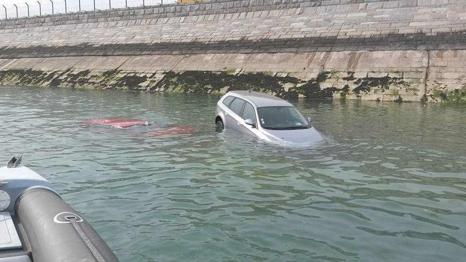 Toph__'s tweet photo. Quand les Parisiens arrivent à St Malo pour le week end . https://t.co/My5pVntjxS
