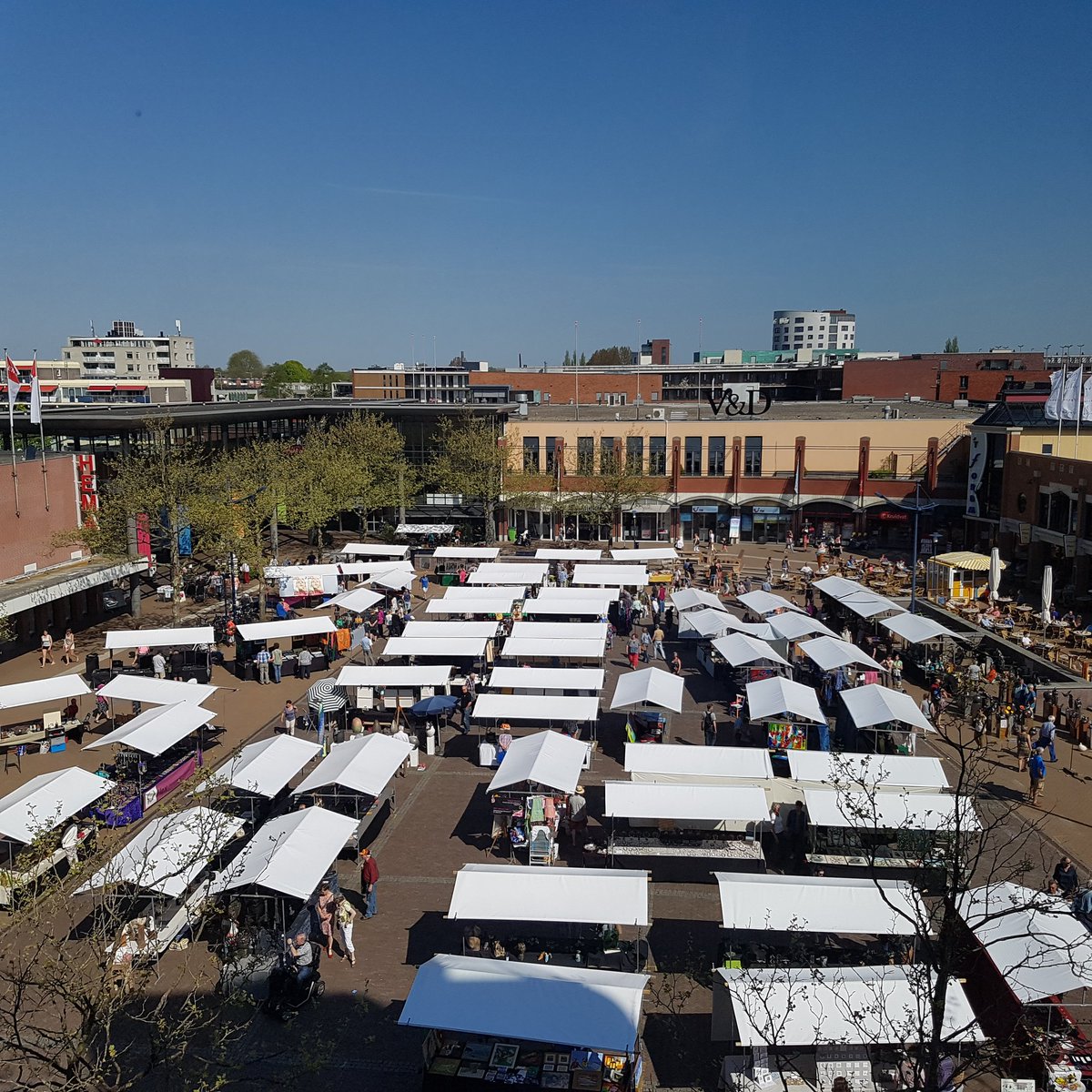 Art Explosion Assen!
<a href="/VanderveenAssen/">Warenhuis Vanderveen</a> <a href="/MKB_Assen/">MKB Retail Assen</a> @RonaldObbes <a href="/CultHartAssen/">Cultureel_Hart</a> <a href="/InfoSchurer/">Kunstplaza Schurer</a>