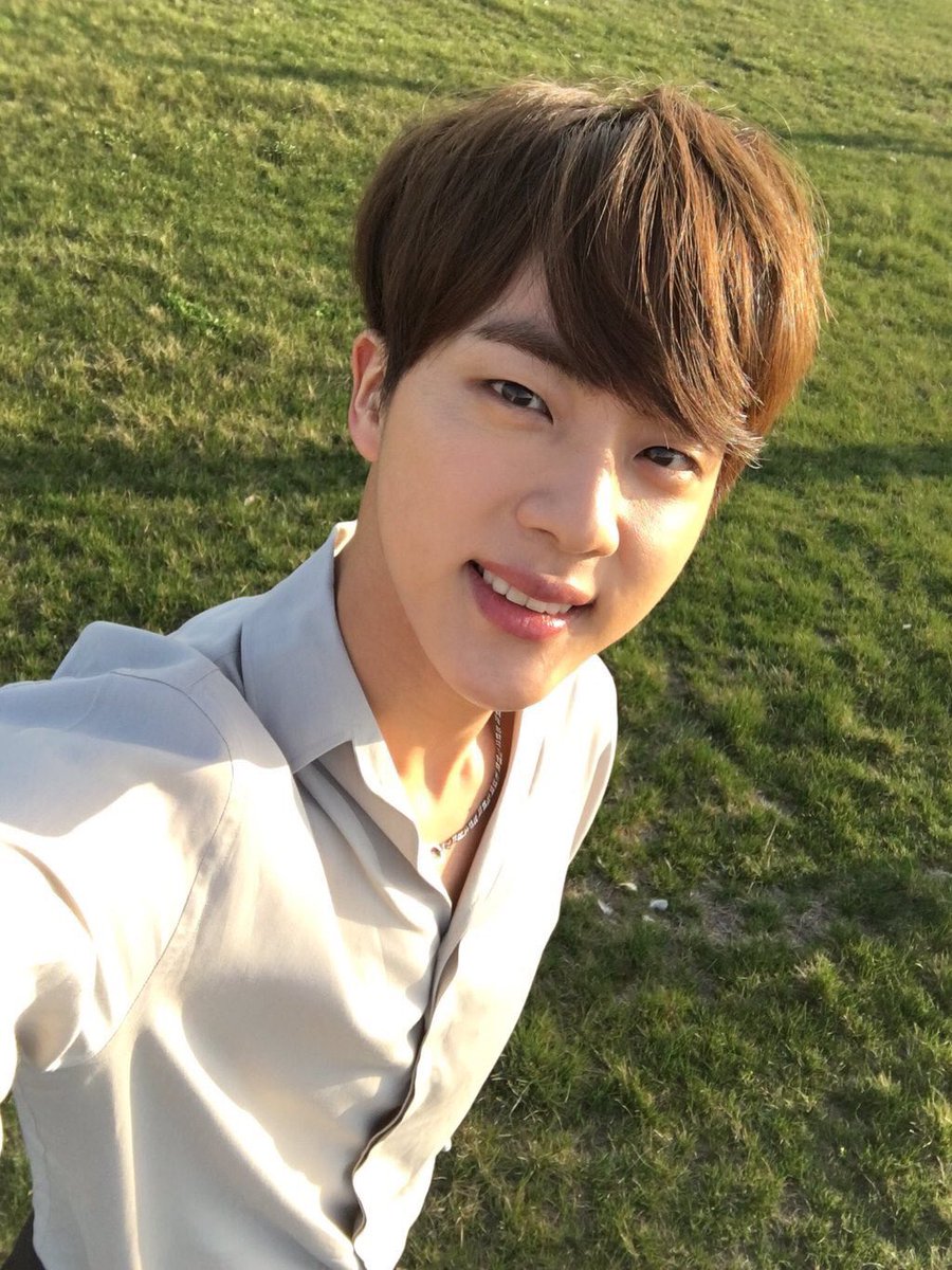 kimseokjin_sb's tweet photo. Morniiiing ~ https://t.co/FKG5STB1j6